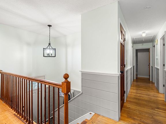 4th image of 22 Crestshire Dr