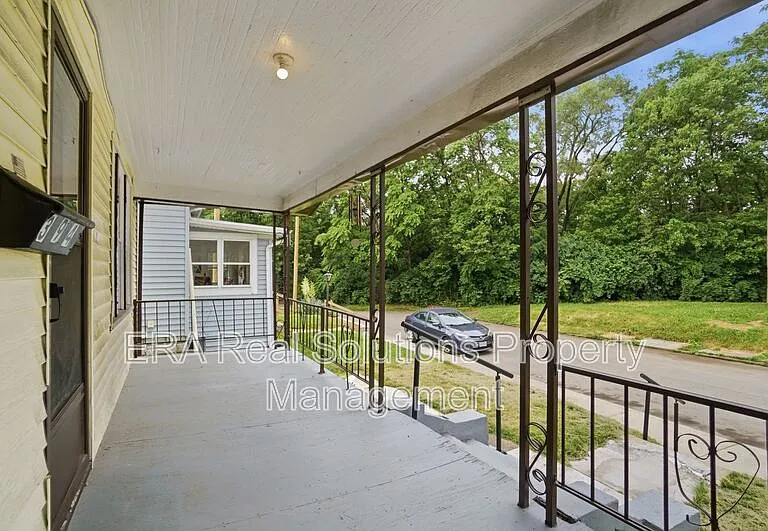 394 S Guilford Ave — Photo 3