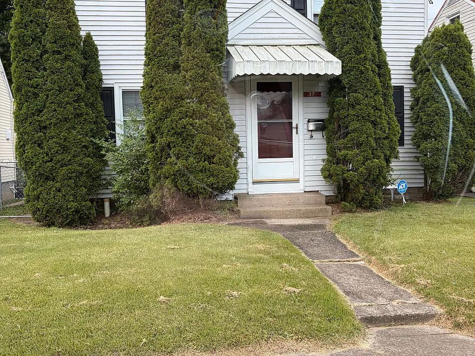 37 Eureka Ave
