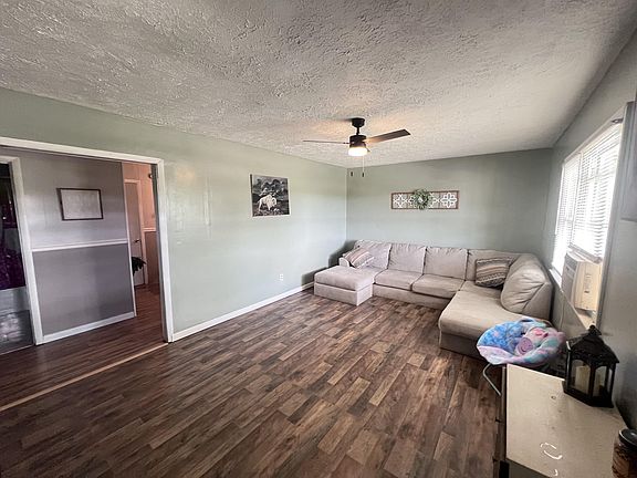 2nd image of 204 Cotton St