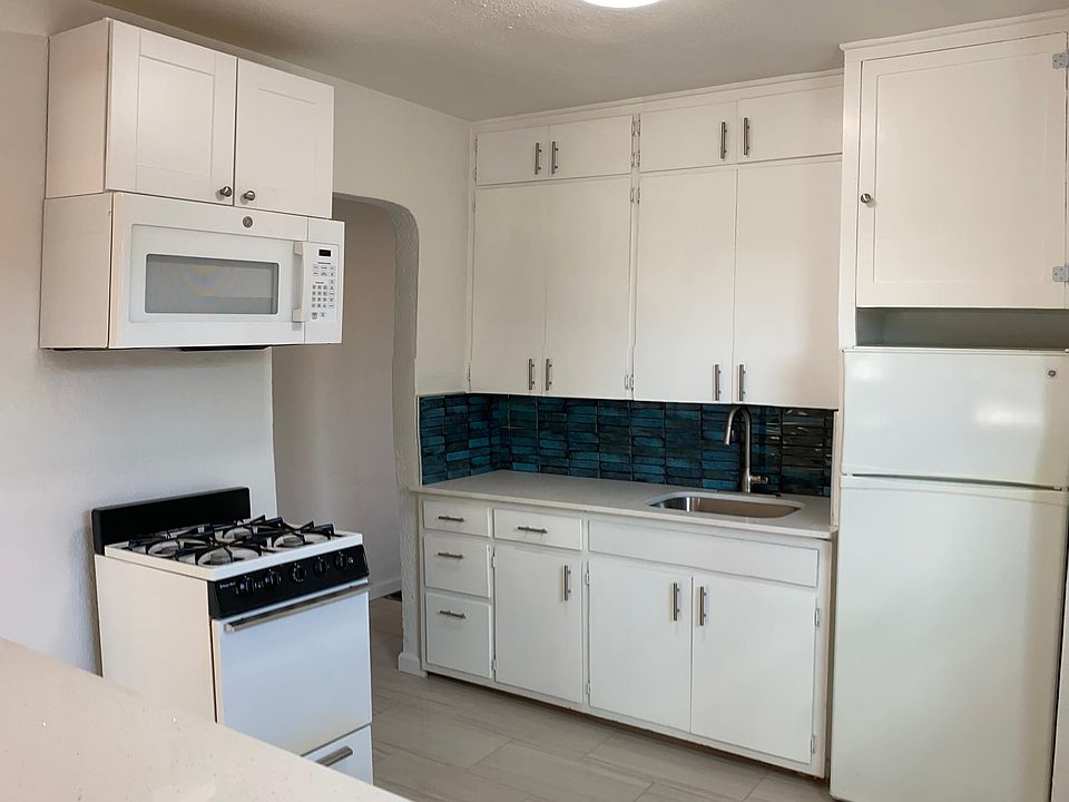 Newly updated kitchen. Fresh and Clean.