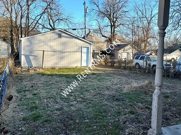 420 SW Lincoln St — Photo 24
