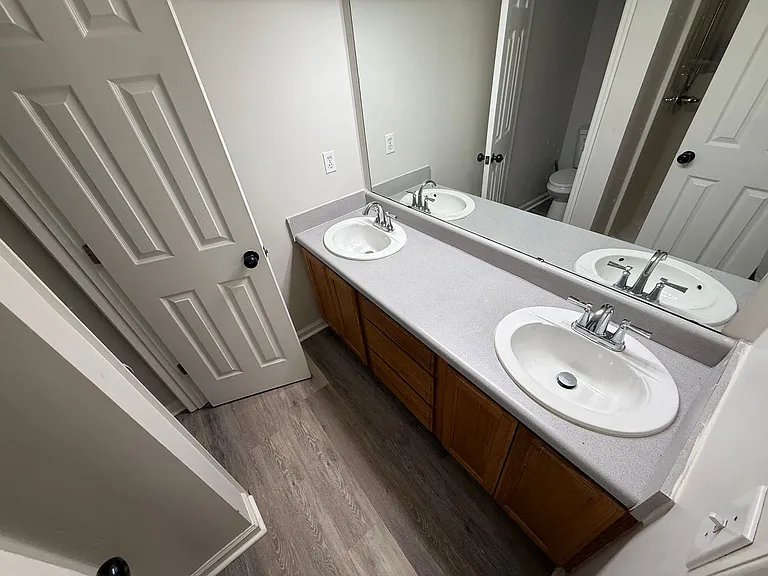 500-502 Greentree Ter — Photo 13