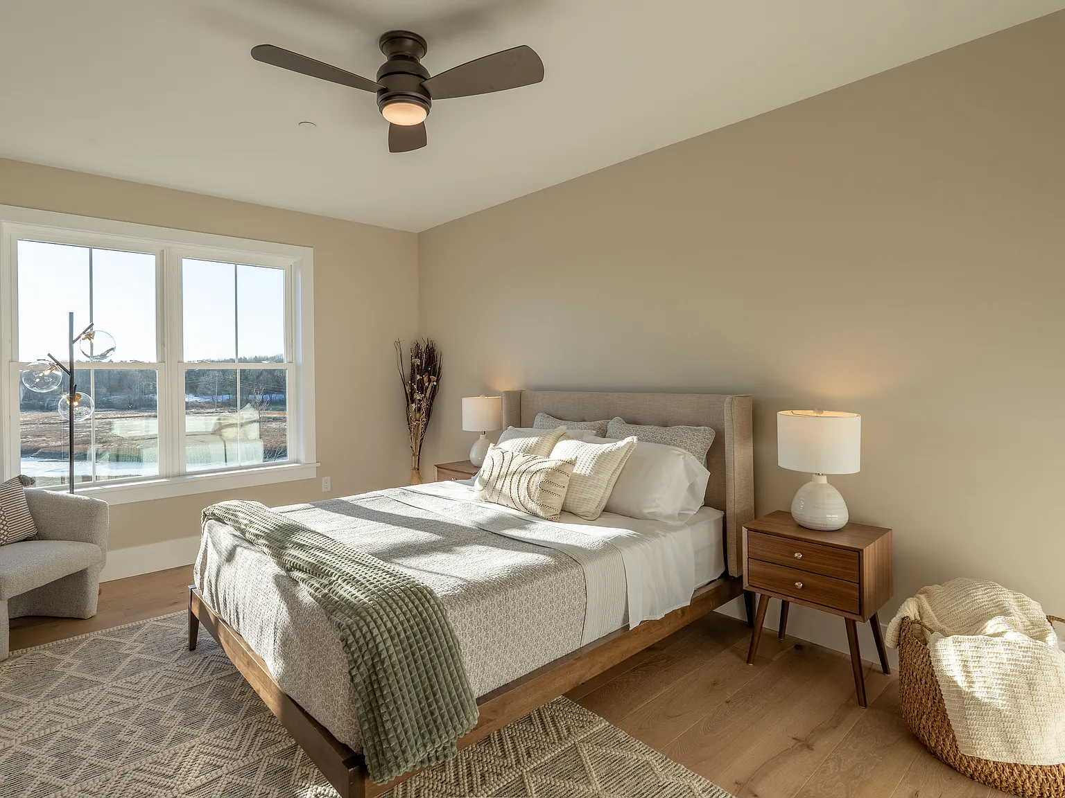 2 bed, 975 sqft, $3,400 — Photo 1