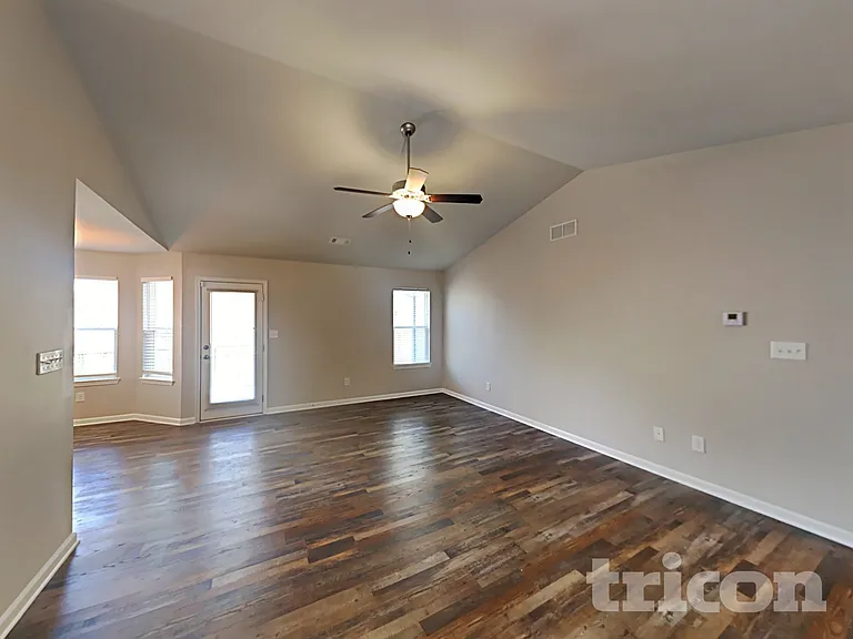 37 Oakville Dr — Photo 3