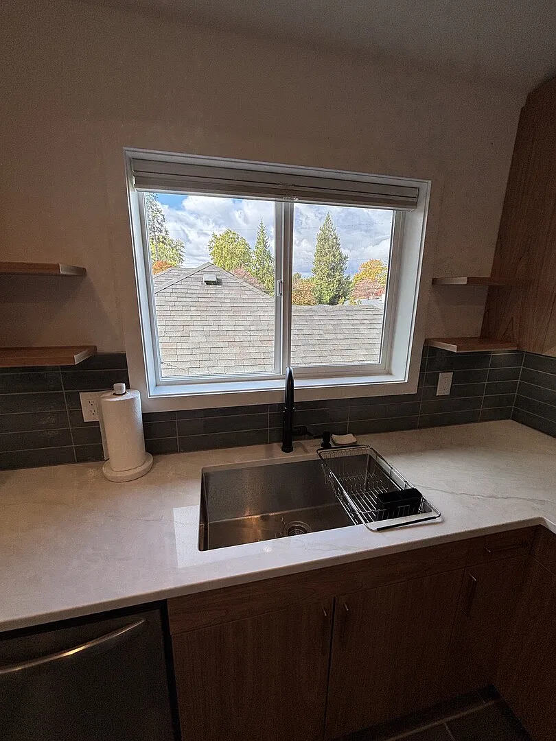 Quiet Secluded Upstairs 2 Bed ADU in Milwaukie — Photo 3