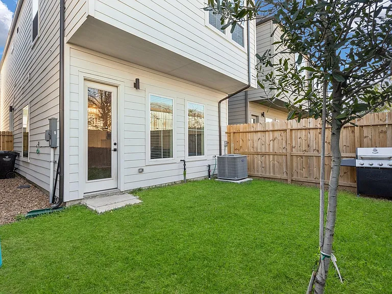 2928 Stevens St — Photo 23