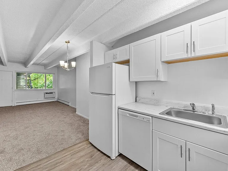 2401 S Gaylord St #204 — Photo 8