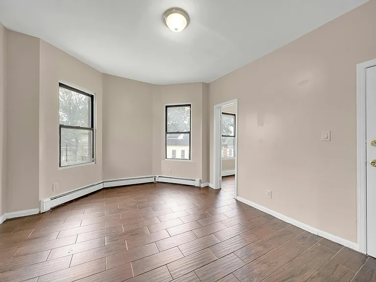 86 Eaton Pl #3 — Photo 2