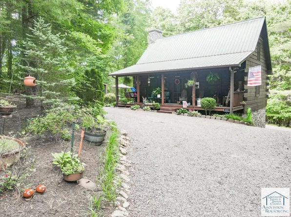 681 Howell Bottom Ln, Stuart, VA 24171