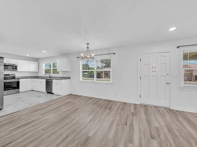 4900 S Lakewood Dr — Photo 7