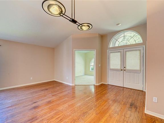 3rd image of 2608 Heatherwood Dr