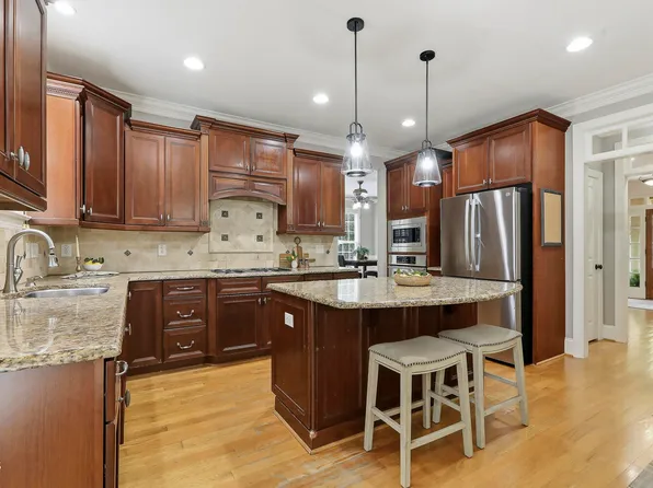 113 Grantwood Dr, Holly Springs, NC 27540