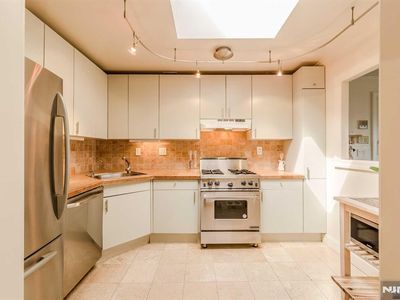 1150 River Rd #PENTHOUSE I, Edgewater, NJ, 07020