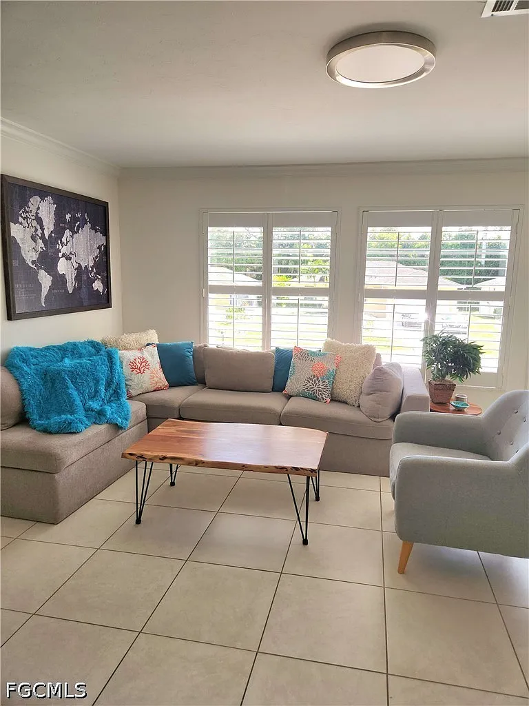 3 bed, 2.0 bath, 1500 sqft, $4,490 — Photo 2