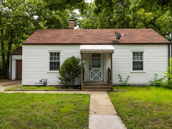 728 SW Lindenwood Ave, Topeka, KS 66606