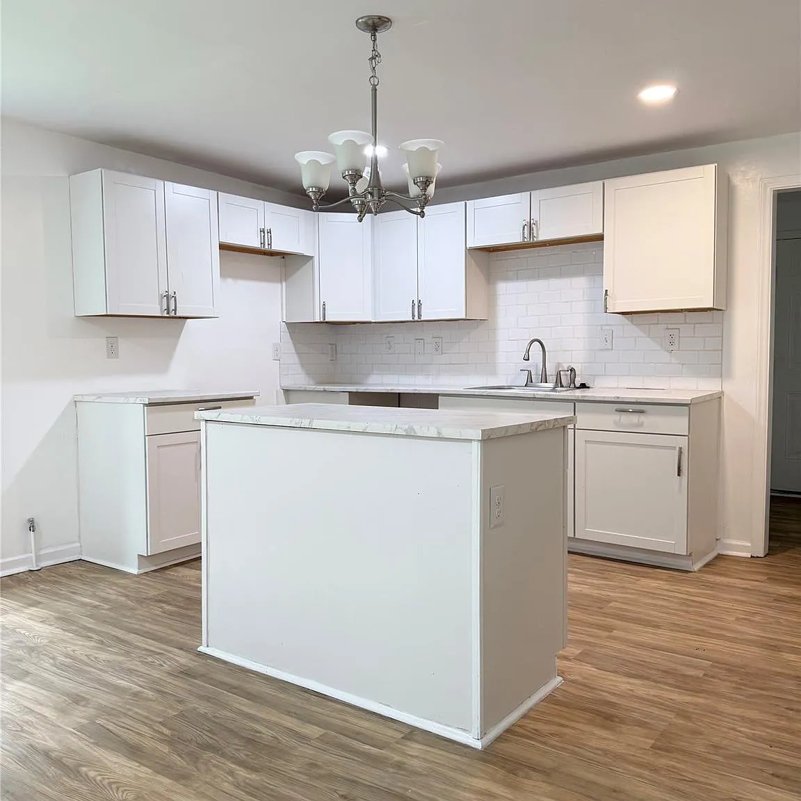3 bed, 1.0 bath, 1059 sqft, $1,750 — Photo 3