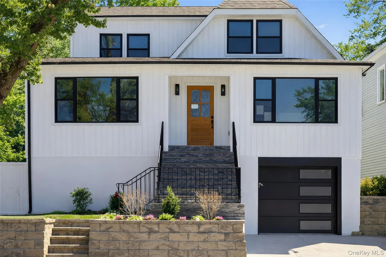 8 Hunt Avenue photo 1