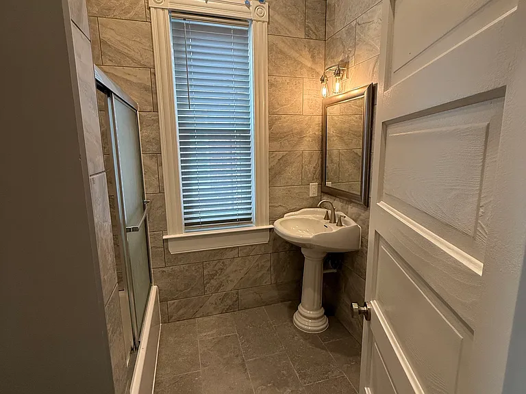 1322 W Main St #B — Photo 6