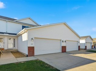 107 Woodstone Ln SW, Cedar Rapids, IA 52404