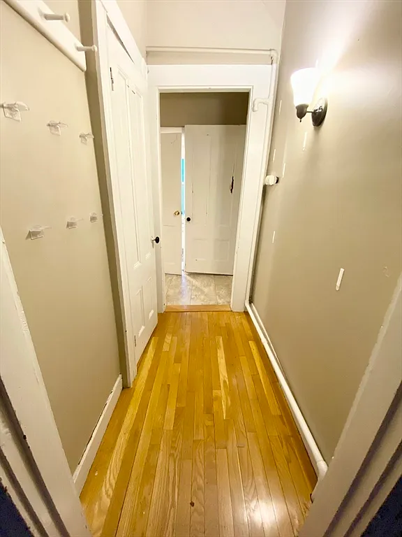 1 bed, 1.0 bath, 400 sqft, $1,995 — Photo 2