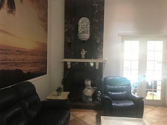 4th image of 2734 Hoffman Dr