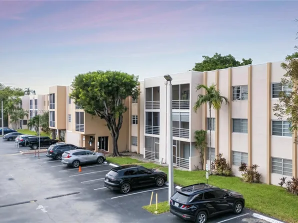 15888 SW 95th Ave APT 205, Miami, FL 33157