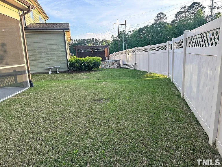 145 Begen St — Photo 35