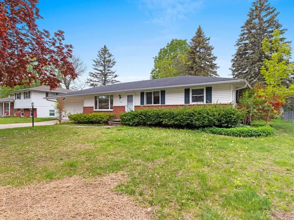 1315 April Ln, Green Bay, WI 54304