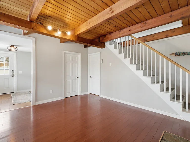 Hilltop Dr — Photo 7