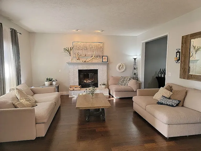 7509 S 93rd St — Photo 10
