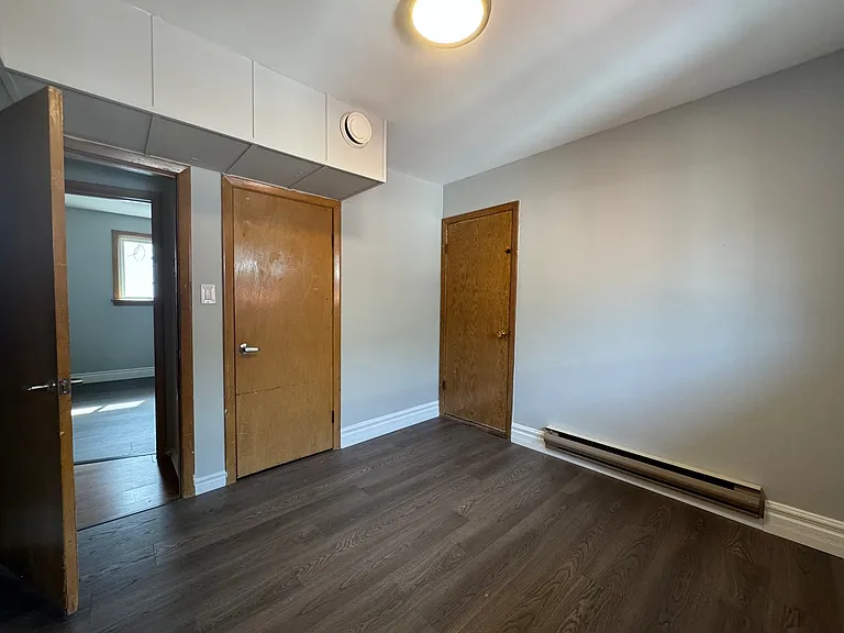 192 Allen St E #3 — Photo 5
