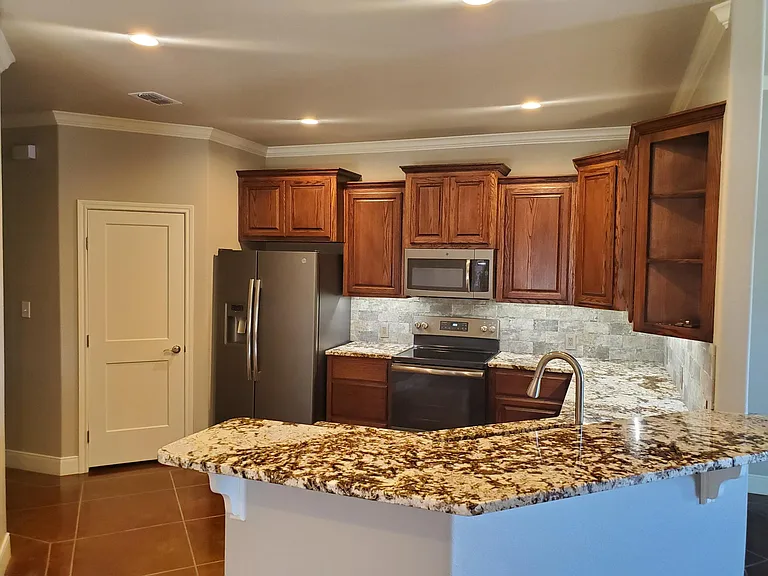 Beautiful kitchen with lots of cabinet space and counter space!