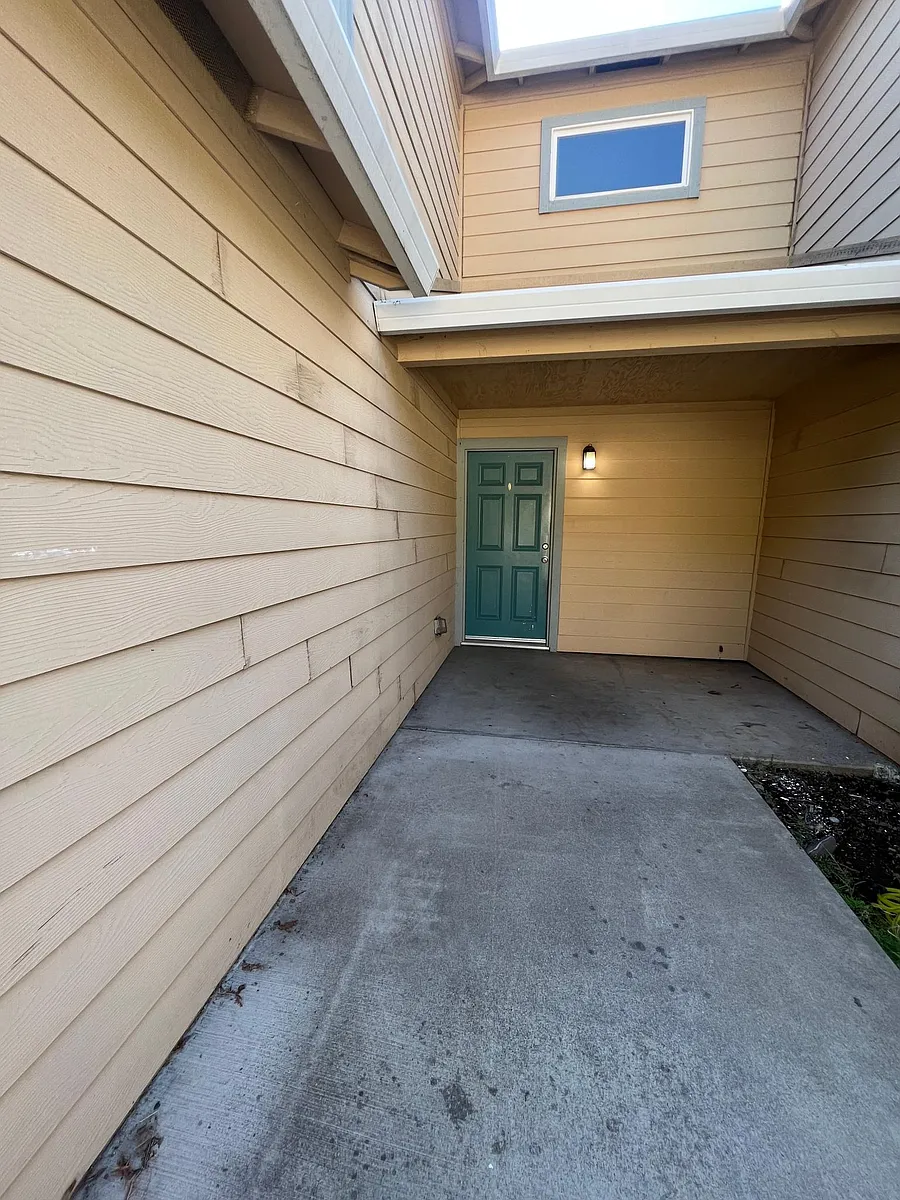 Building Photo - 969 E Lassen Ave #8