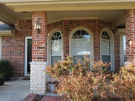 2nd image of 3305 Lochaven Dr