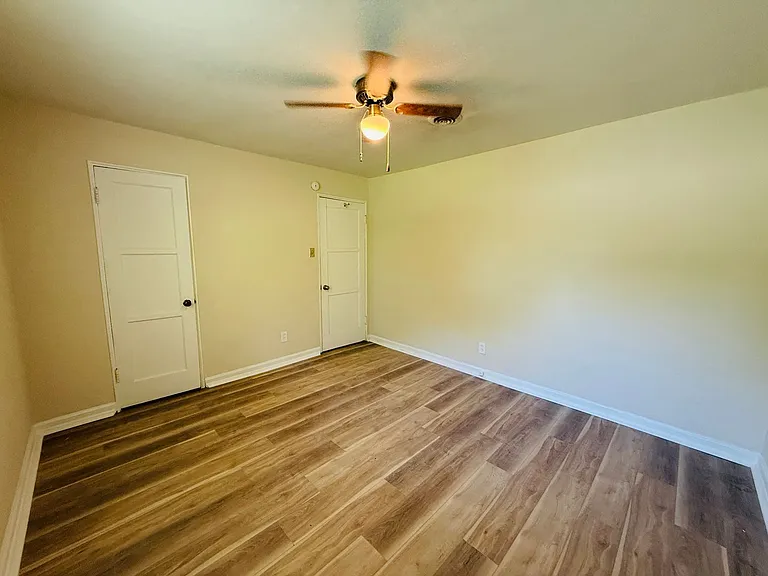 544 Thurston Ave — Photo 18