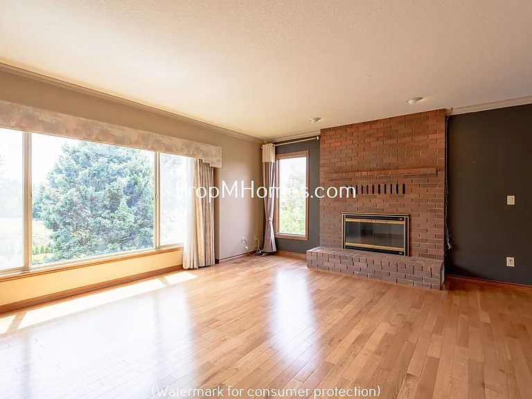8817 NW Hazeltine St — Photo 9