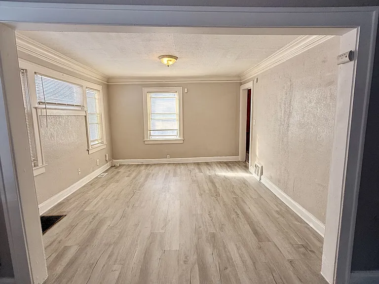 5524 Woodland Ave — Photo 3
