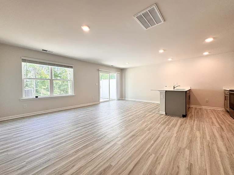 5124 Hyrule Dr — Photo 3
