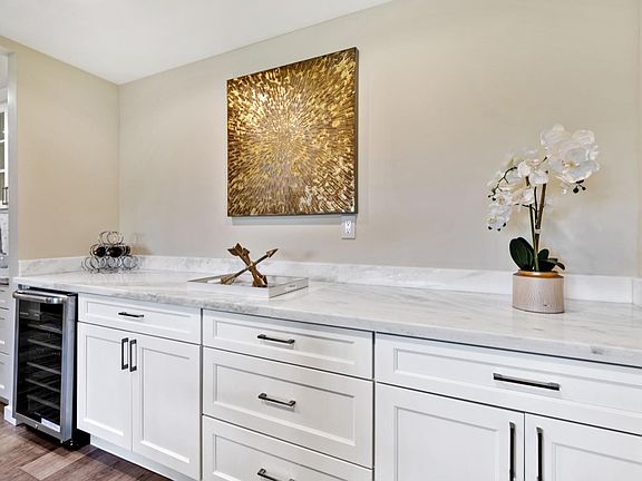 5th image of 1500 Howard Ave APT 204