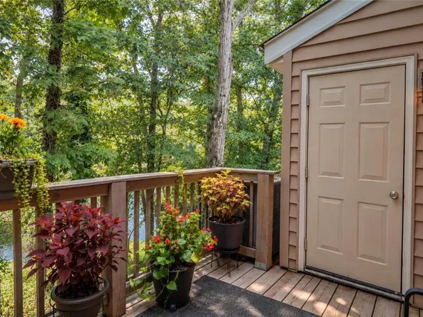 305 Quail Run, Roswell, GA 30076