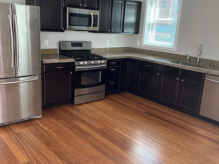 37 W High St — Photo 8