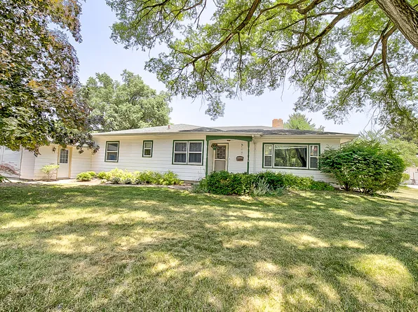 902 S 5th St, Watseka, IL 60970