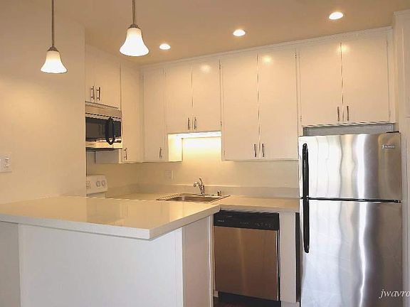 2nd image of 1915 Greenwich St APT 6