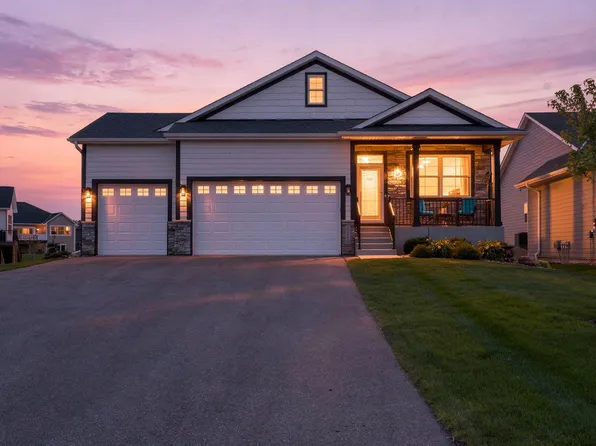 17960 Granite Ct, Lakeville, MN 55044