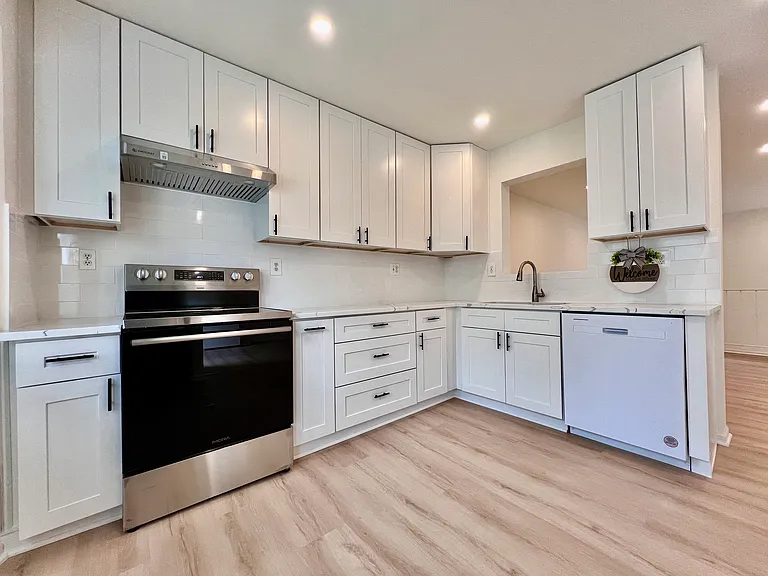 9832 Oakdale Woods Ct — Photo 4