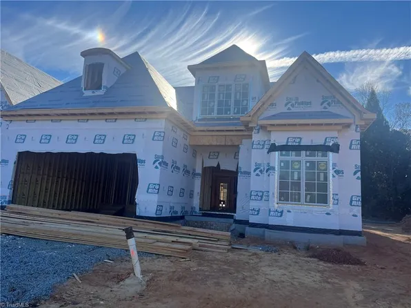 14 Creswell Manor Dr, Greensboro, NC 27407