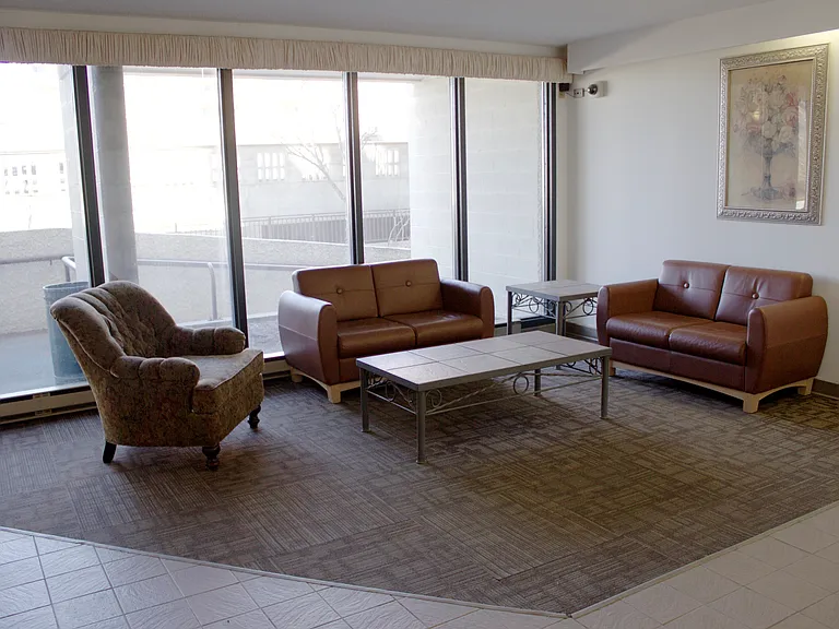 1750 Pembina Hwy — Photo 8