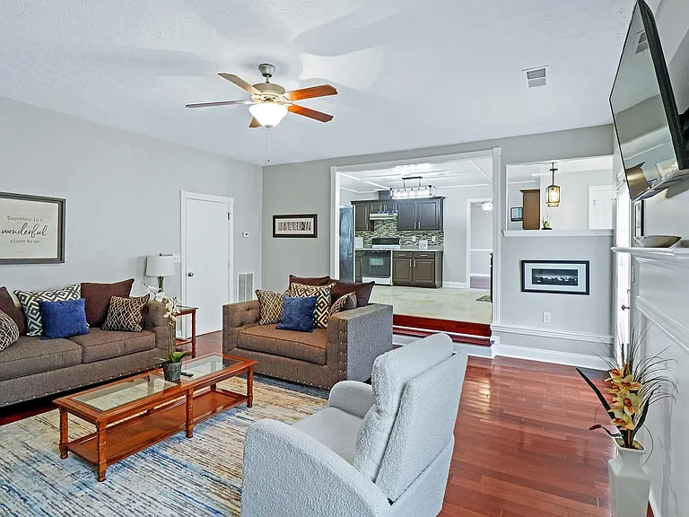 1219 Partridge Ln — Photo 3