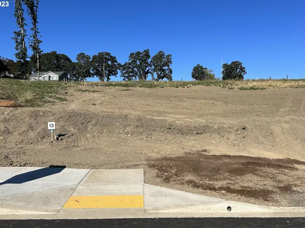 2897 NW Pinehurst Dr #13, McMinnville, OR 97128